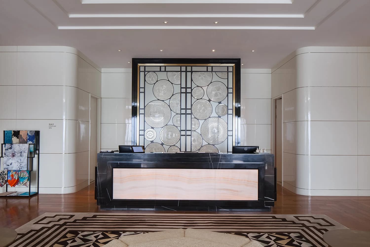 Reception counter and decorative screen