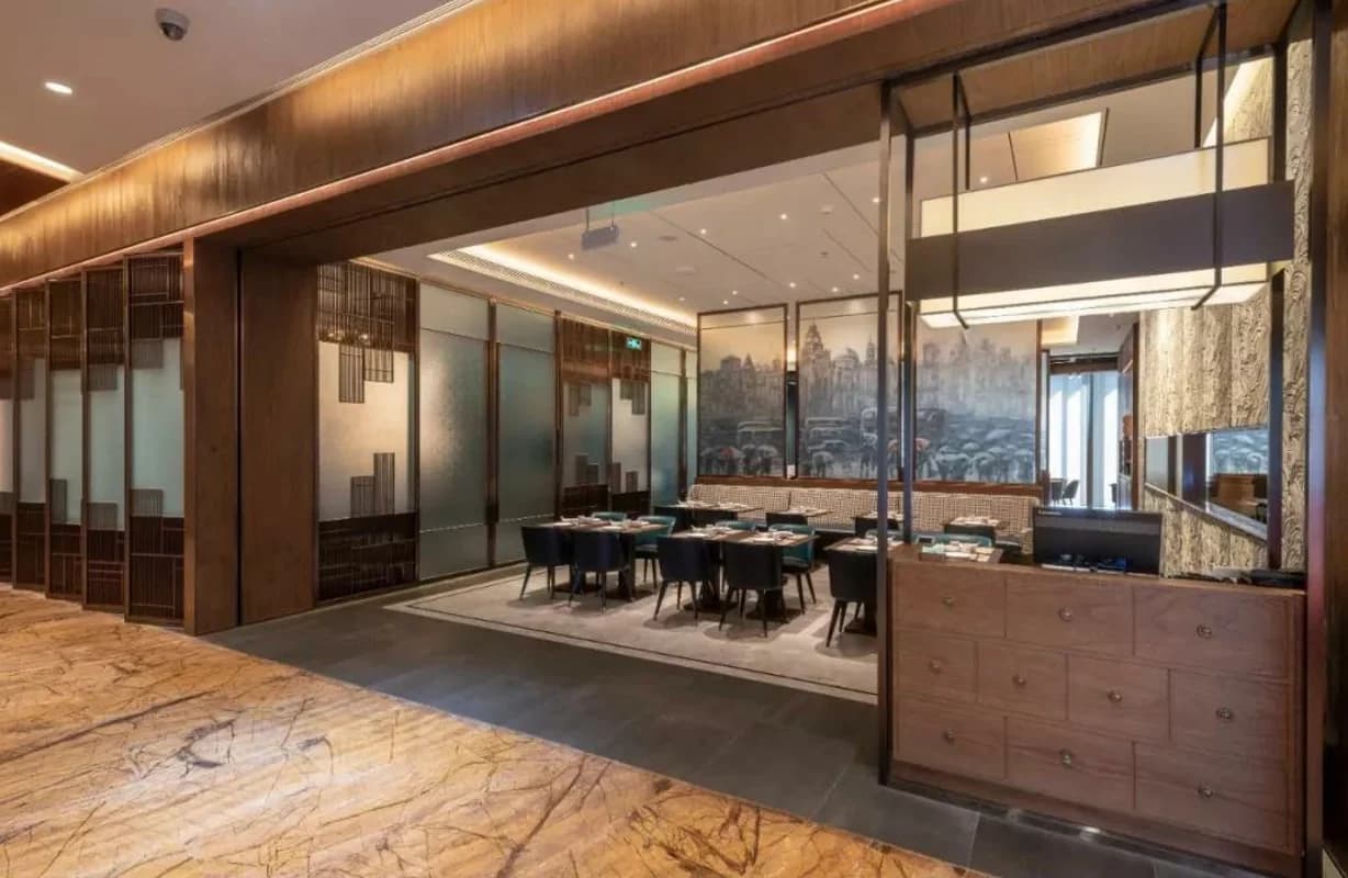 Dining room and glass partition