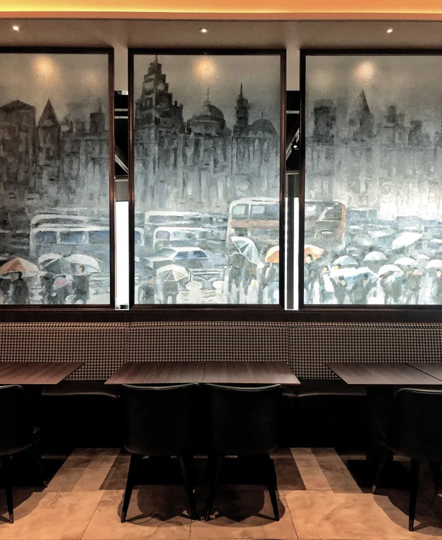 Printed glass backdrop and seating