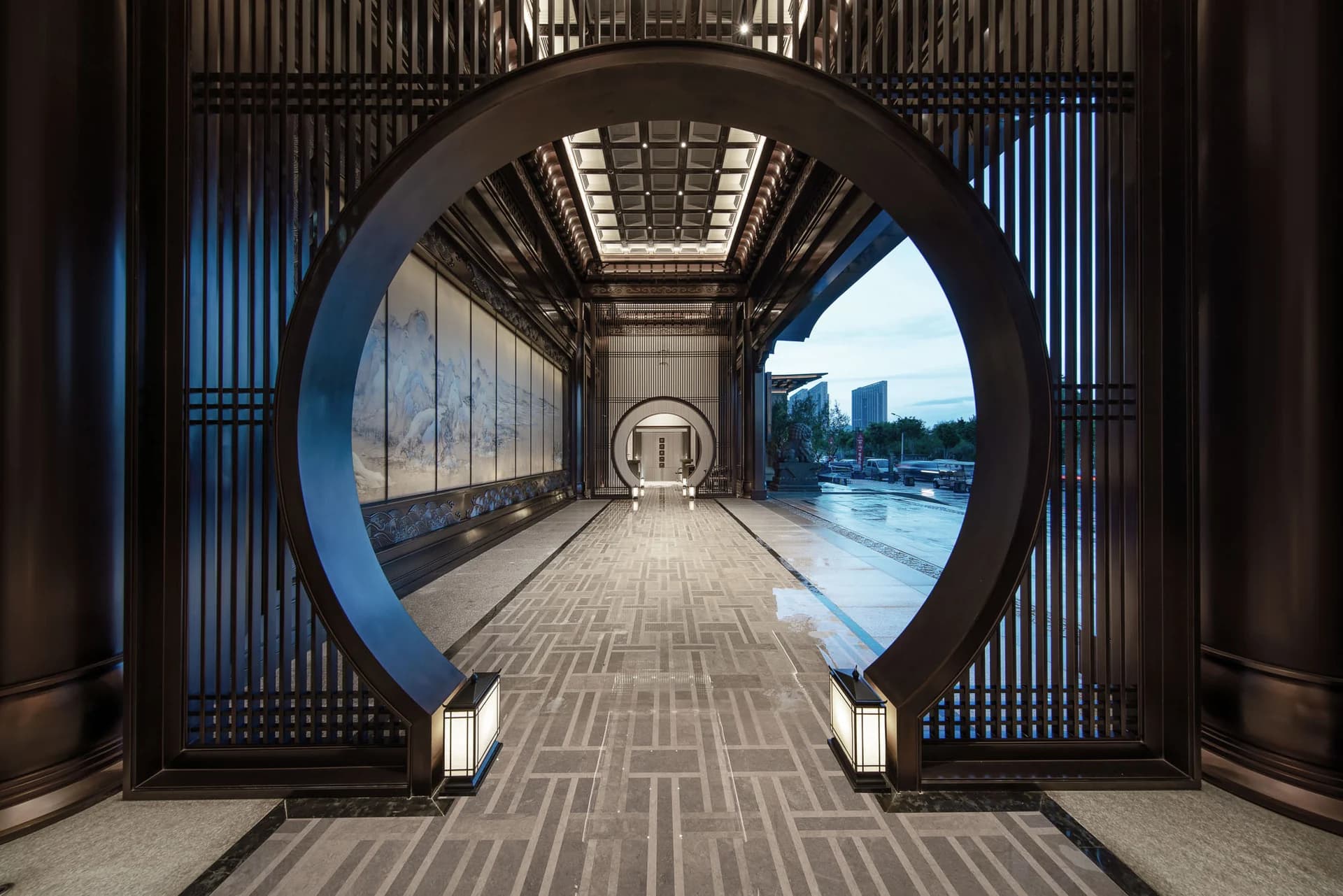 Circular corridor and glass wall