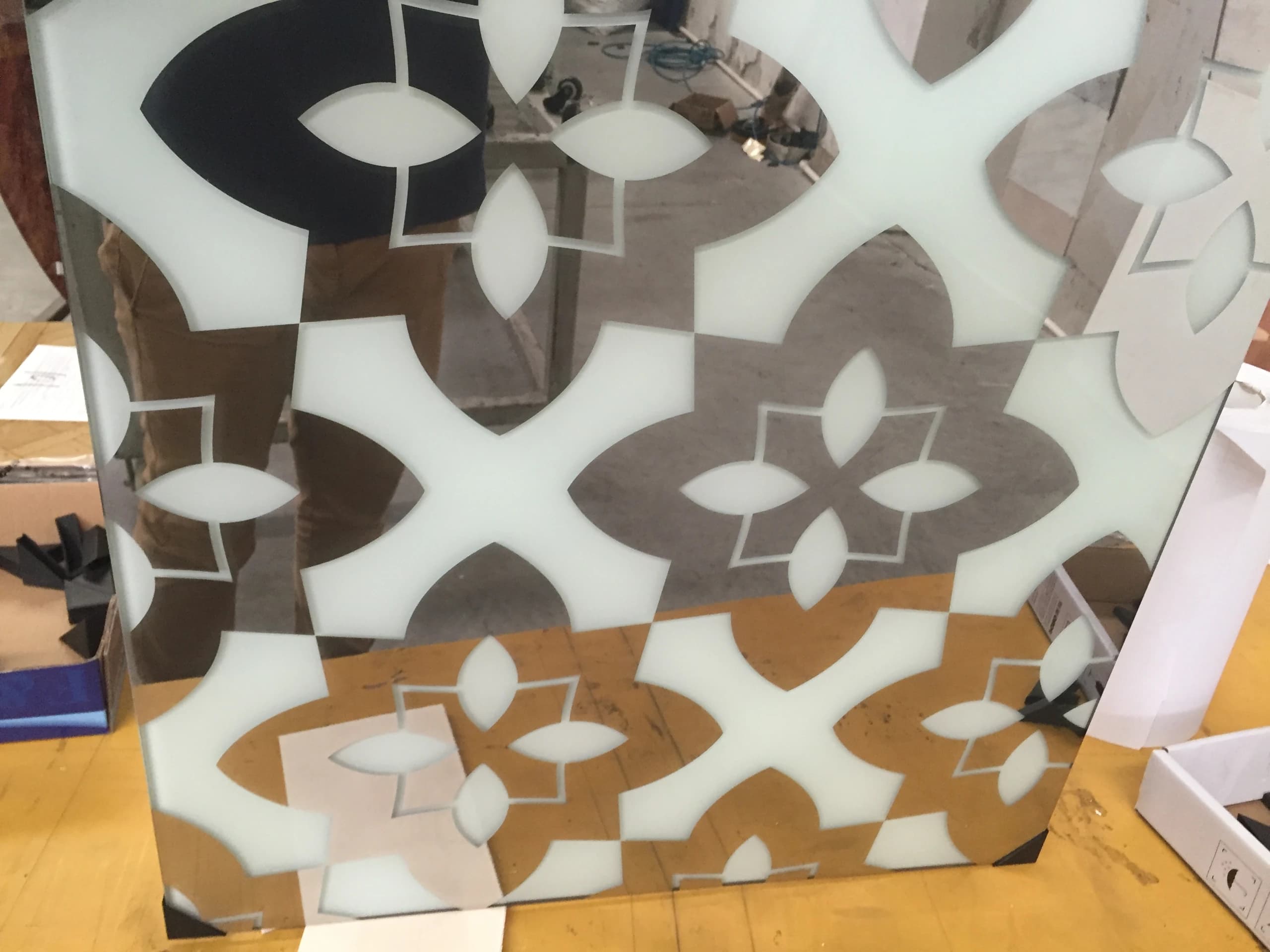 A close view of the geometric motif in the Orient glass archive