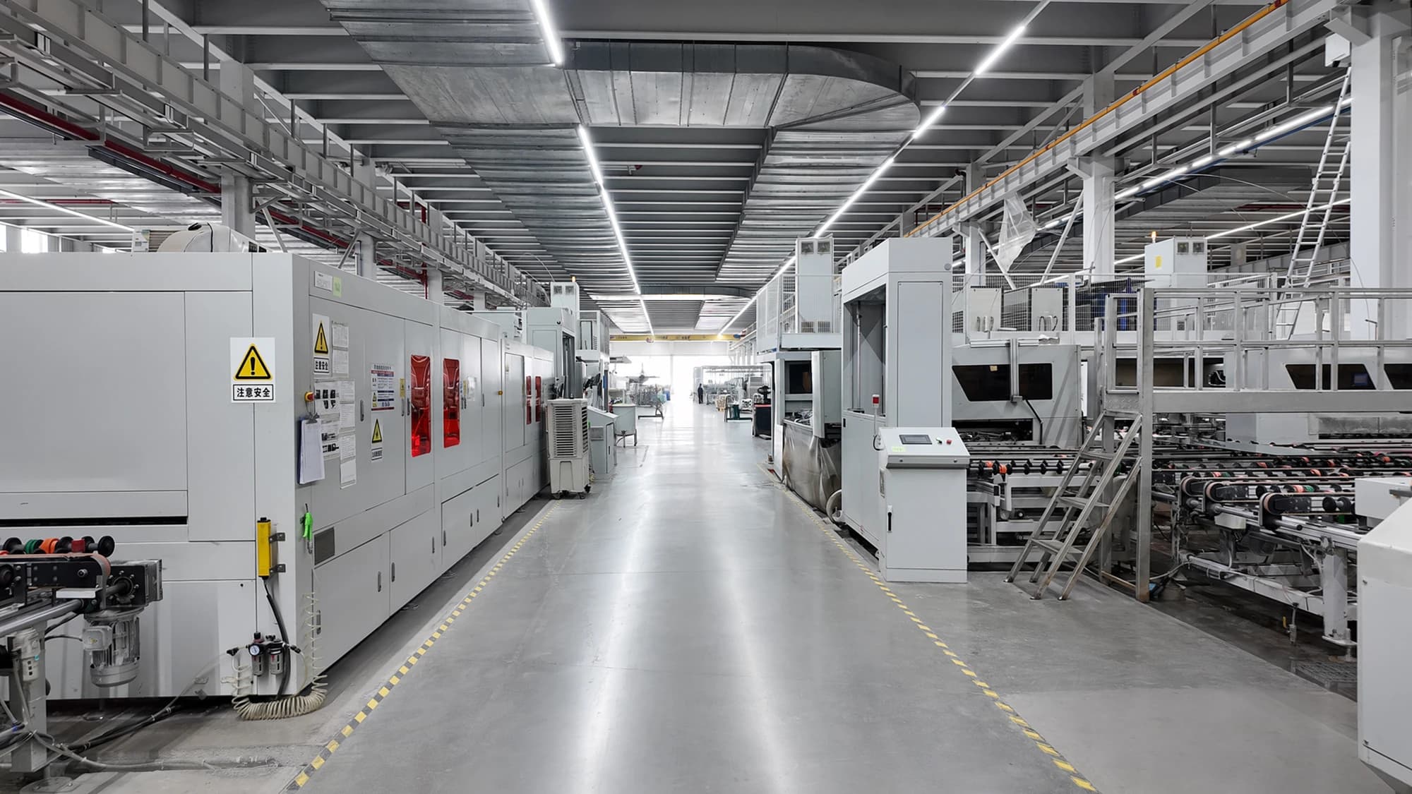 Daylit glass production workshop and processing equipment
