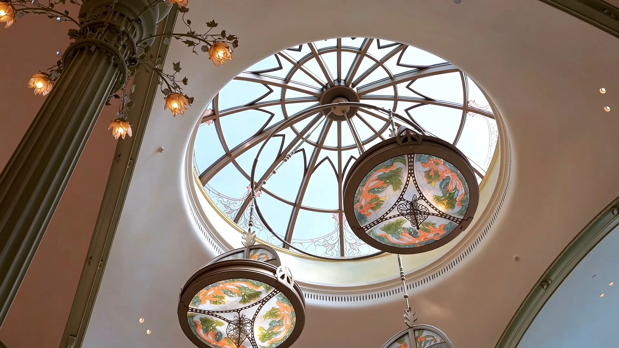 Decorative roof glazing above the interior at Chenqi Ruihu, phase two