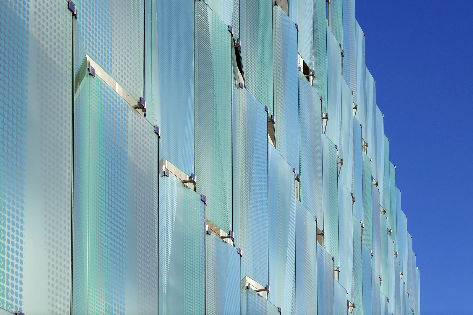 Tall glass facade panels with visible panel joints and fixings at WTC P-HUS